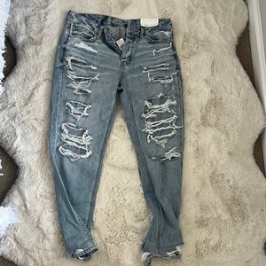 NWT American Eagle ripped tomgirl jeans